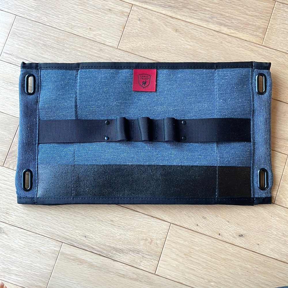 NWOT Grand Trunk travel bag grey